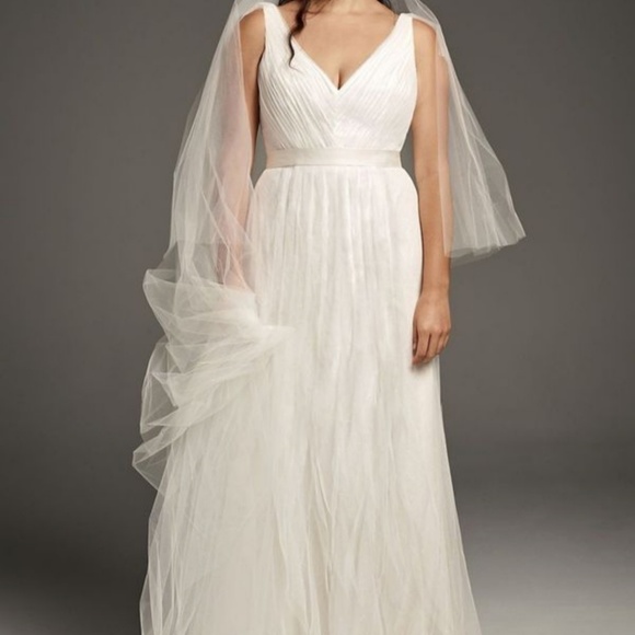 vera wang pleated tulle flutter back wedding gown - Picture 1 of 2